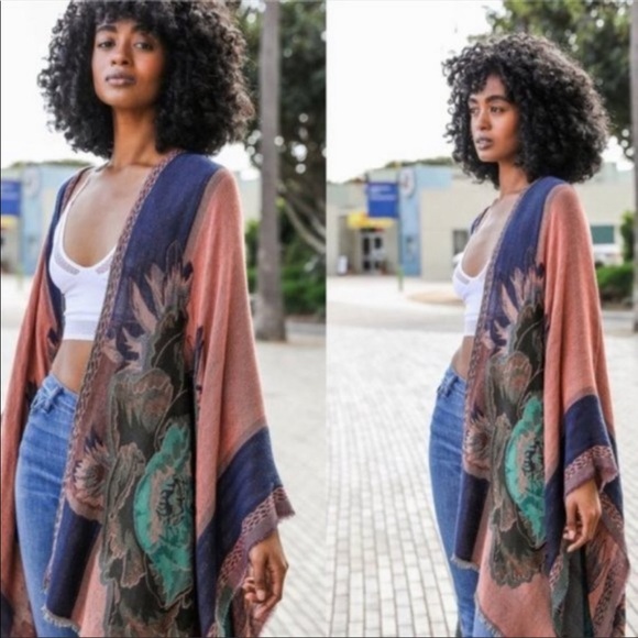 One Size Fits All Women’s Floral Kimono - Picture 3 of 5